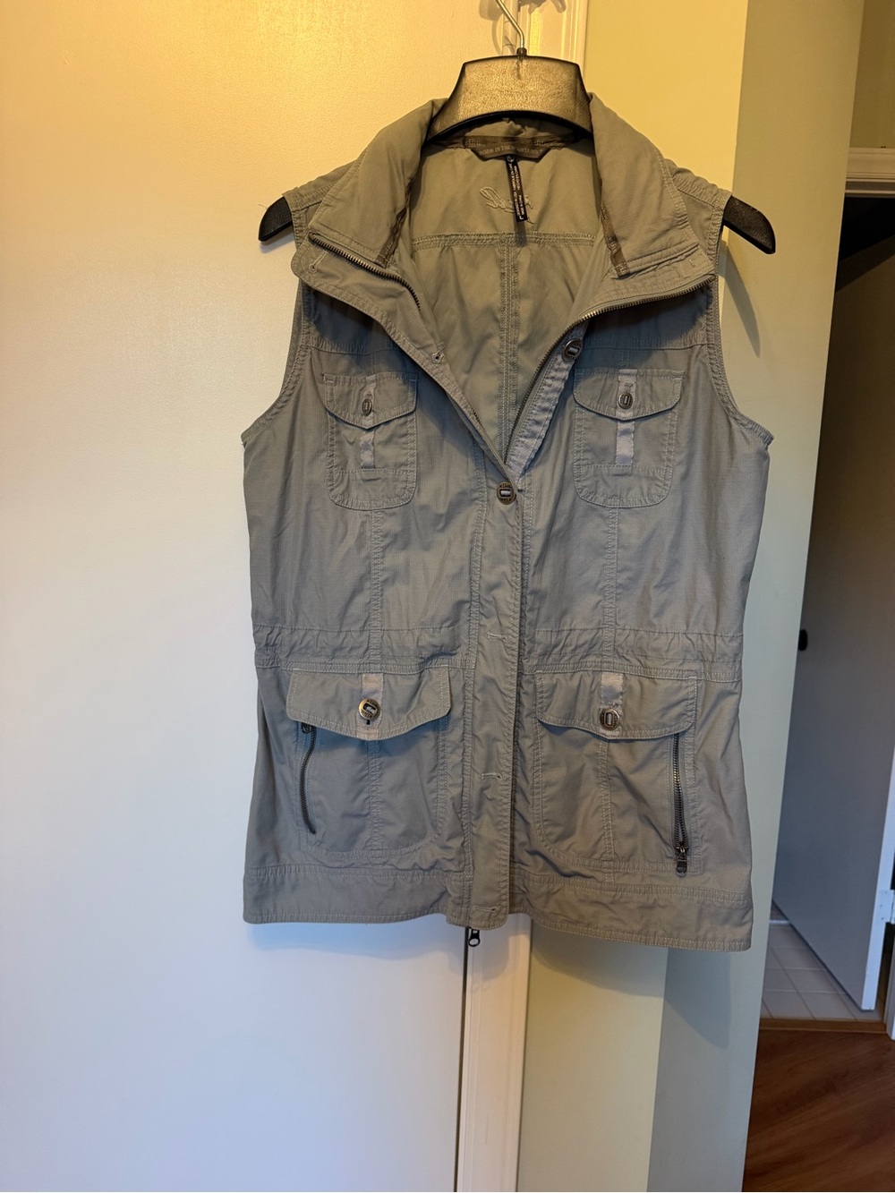 Kuhl Women's Light Gray Sleeveless Utility Vest with Multiple Pockets